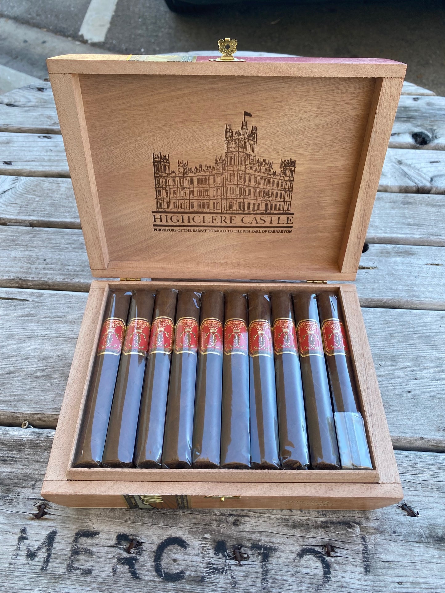 Cigar= FOUNDATION: Highclere Castle Victorian Inspired by Royalty, Crafted for You. (Toro) 6 X 52
