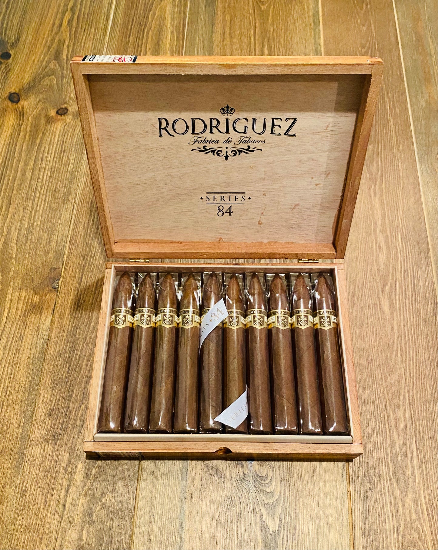 Cigar= Rodriguez Seires 84 Torpedo