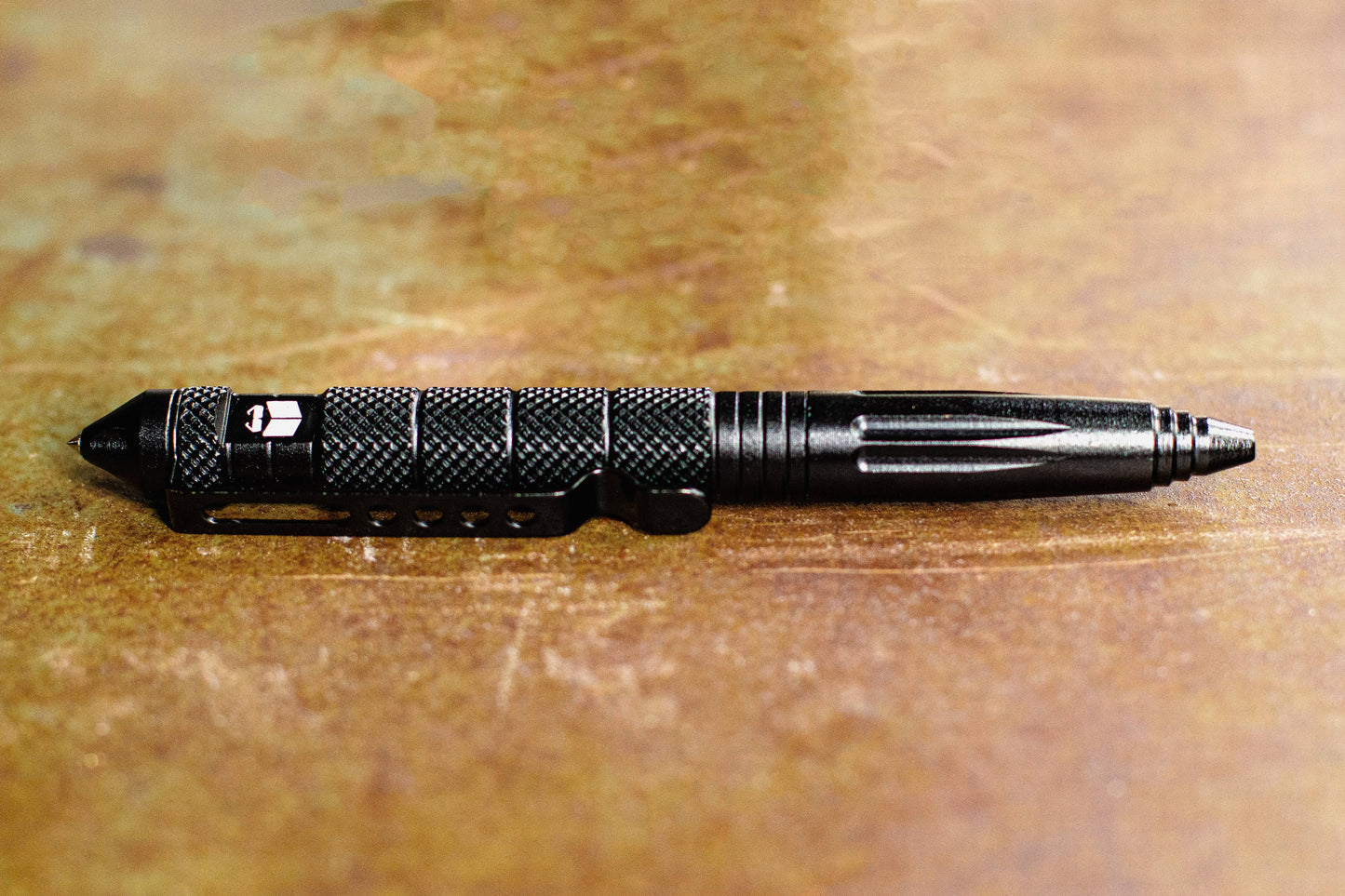 Tactical Rescue Pen. Aluminum pen with glass breaker.