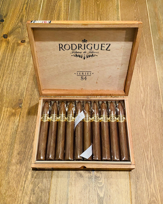 Cigar= Rodriguez Seires 84 Torpedo