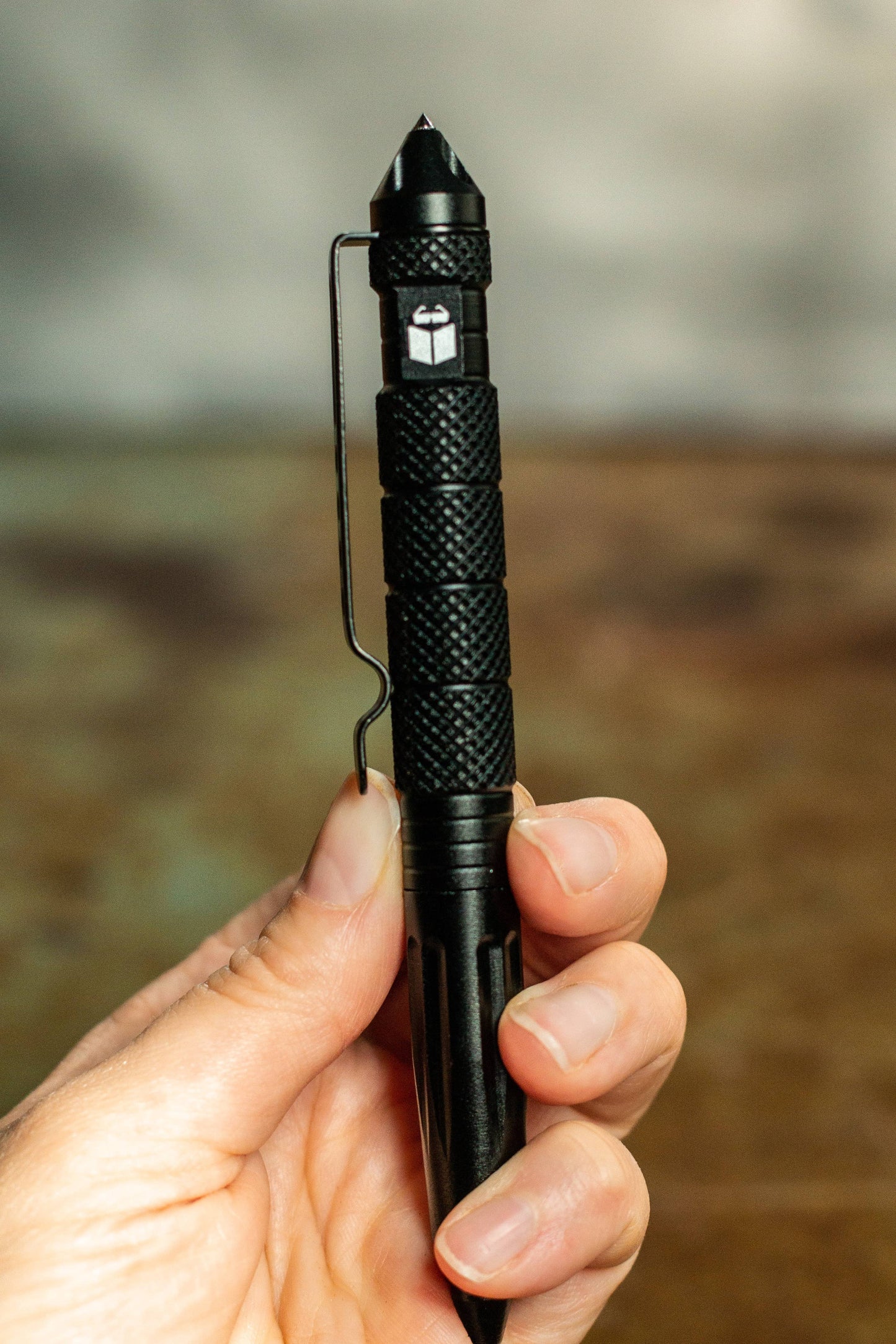 Tactical Rescue Pen. Aluminum pen with glass breaker.